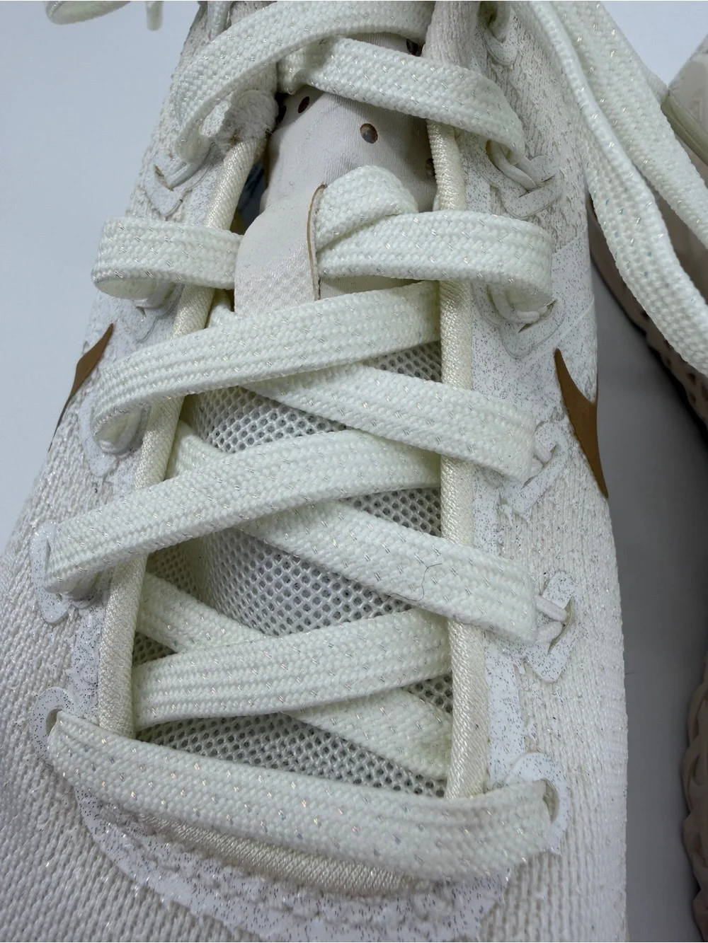 Nike Women’s Gymcore Athleisure Sporty Cream/Gold Athletic Training Shoes Sz8